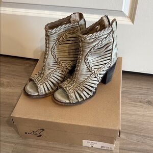 FreeBird Bela in Ice